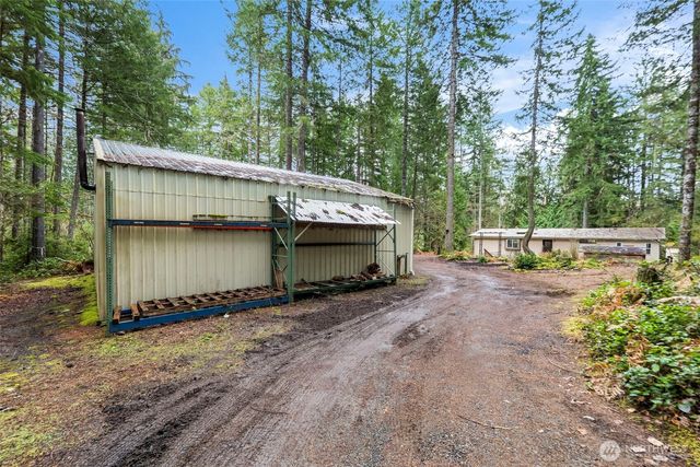 61 N Cresthill Way, Hoodsport, WA 98548
