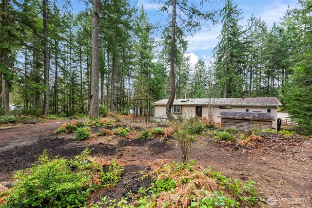 61 N Cresthill Way, Hoodsport, WA 98548