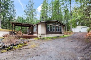 61 N Cresthill Way, Hoodsport, WA 98548