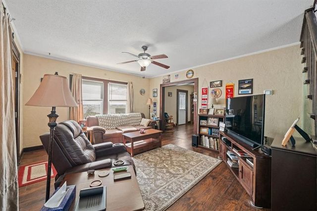 706 S 3rd Street, Leavenworth, KS 66048