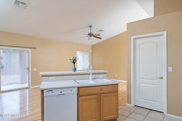 9172 N Treasure Mountain Drive, Tucson, AZ 85742