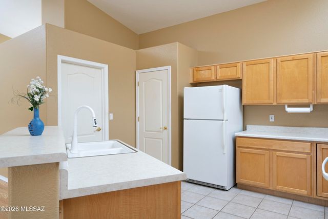 9172 N Treasure Mountain Drive, Tucson, AZ 85742