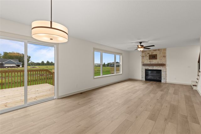 407 NE Madison Avenue, Elkhart, IA 50073