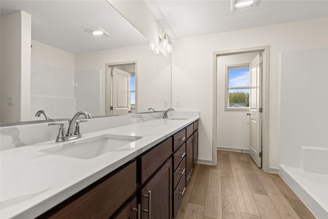 407 NE Madison Avenue, Elkhart, IA 50073