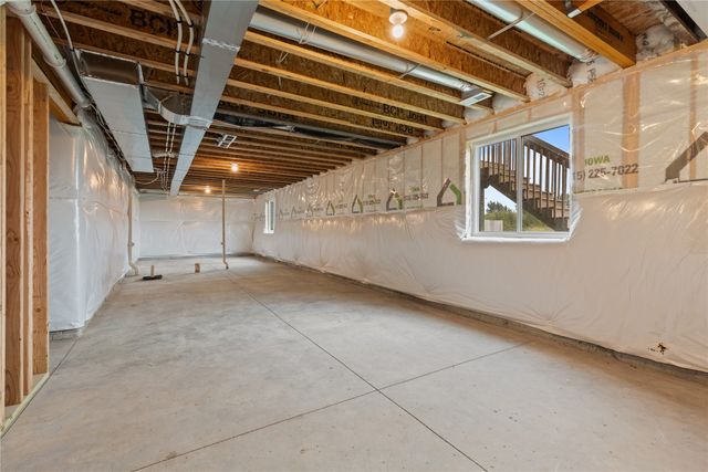 407 NE Madison Avenue, Elkhart, IA 50073
