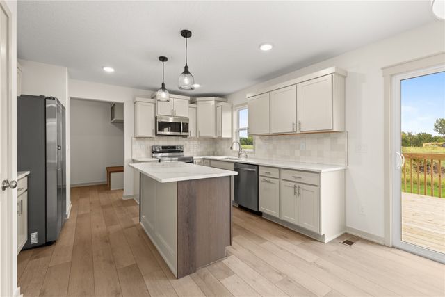 407 NE Madison Avenue, Elkhart, IA 50073