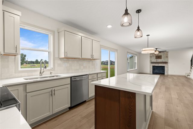 407 NE Madison Avenue, Elkhart, IA 50073