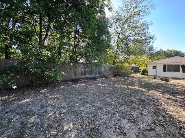 2906 Tanglewood Drive, Commerce, TX 75428