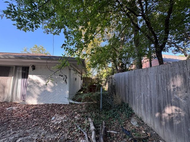 2906 Tanglewood Drive, Commerce, TX 75428