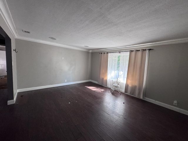 2906 Tanglewood Drive, Commerce, TX 75428