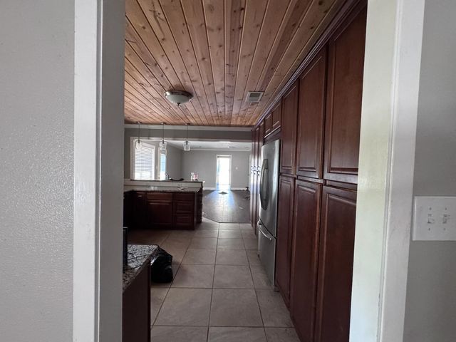 2906 Tanglewood Drive, Commerce, TX 75428