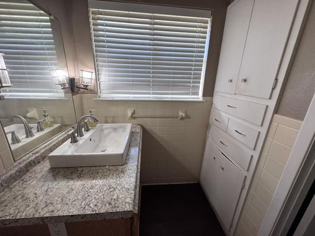 2906 Tanglewood Drive, Commerce, TX 75428