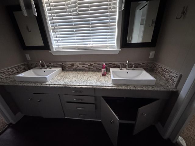 2906 Tanglewood Drive, Commerce, TX 75428