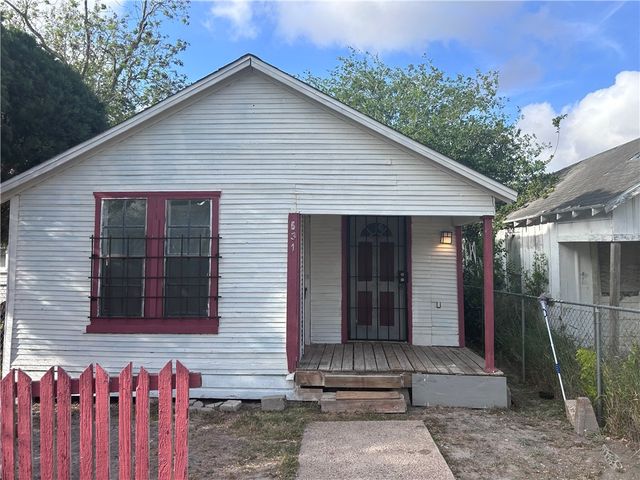 531 W Avenue E, Robstown, TX 78380