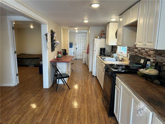 531 W Avenue E, Robstown, TX 78380