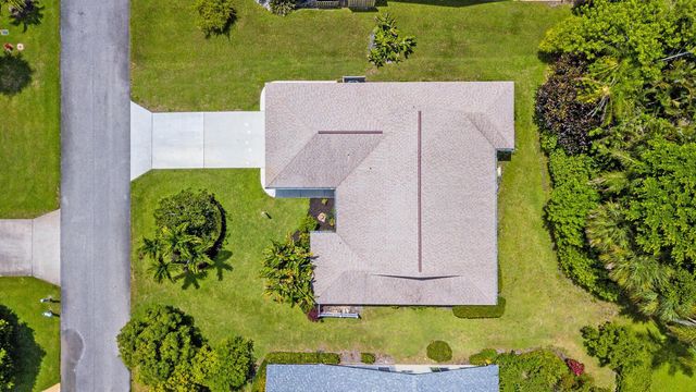 7906 SE Trenton Avenue, Hobe Sound, FL 33455