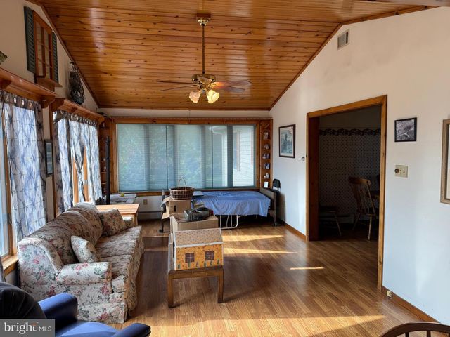 13677 PINEY RIDGE RD, Huntingdon, PA 16652