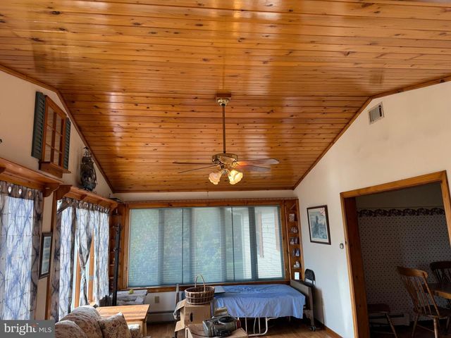 13677 PINEY RIDGE RD, Huntingdon, PA 16652