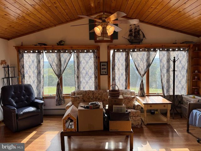 13677 PINEY RIDGE RD, Huntingdon, PA 16652