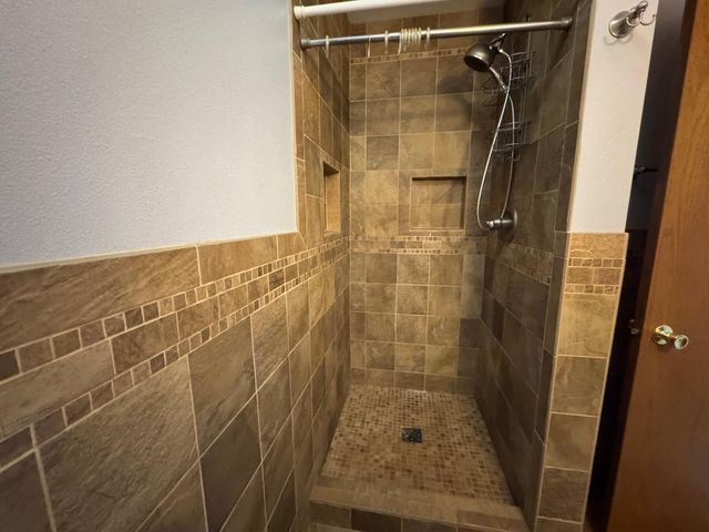 4002 Oak Knoll Drive, Eau Claire, WI 54701