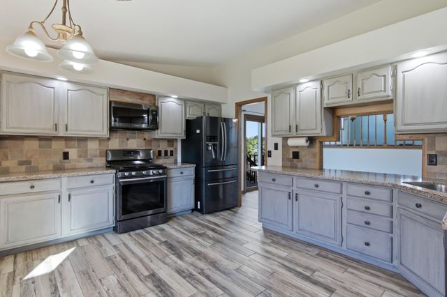 4002 Oak Knoll Drive, Eau Claire, WI 54701