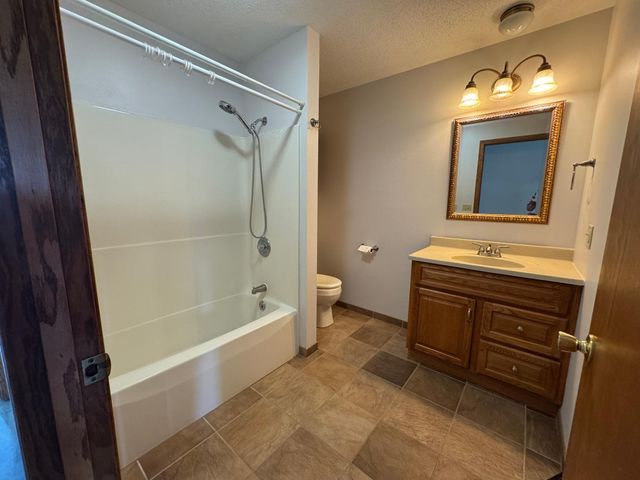 4002 Oak Knoll Drive, Eau Claire, WI 54701