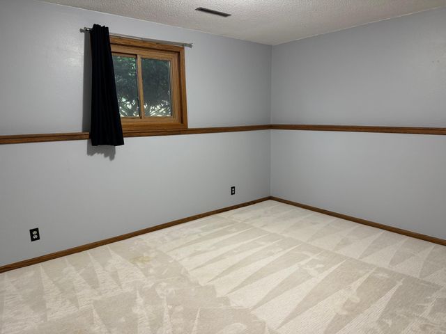 4002 Oak Knoll Drive, Eau Claire, WI 54701