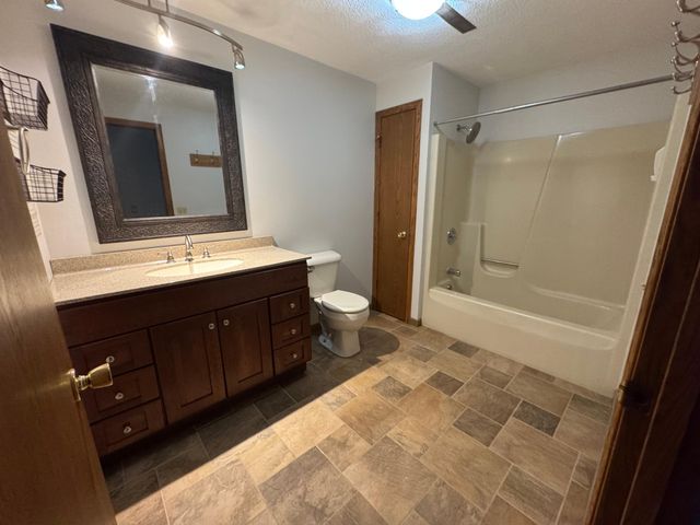 4002 Oak Knoll Drive, Eau Claire, WI 54701