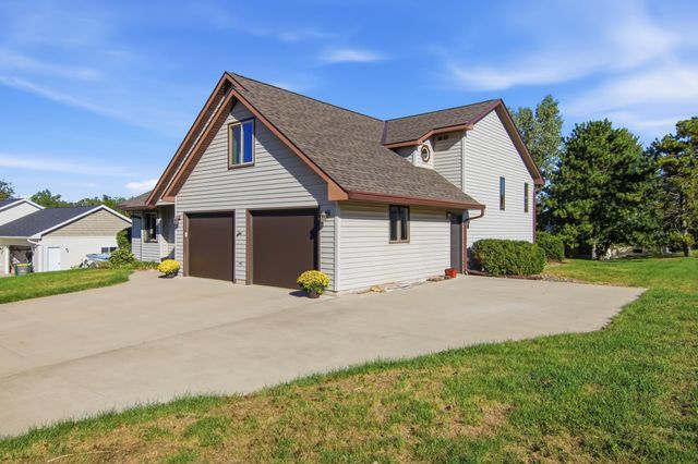 4002 Oak Knoll Drive, Eau Claire, WI 54701