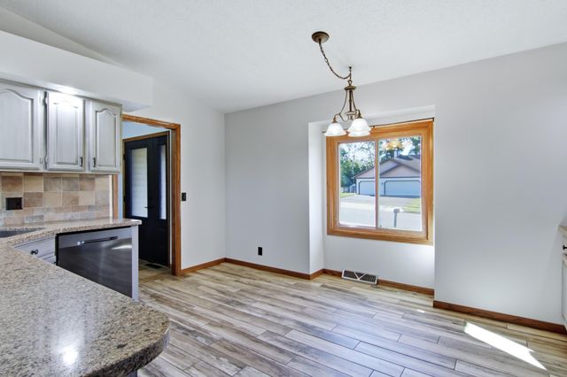 4002 Oak Knoll Drive, Eau Claire, WI 54701