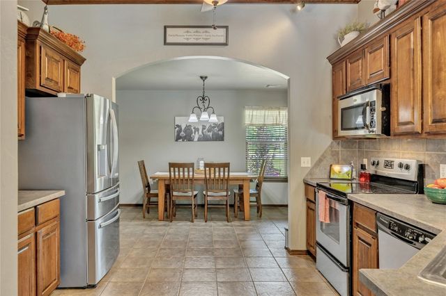 8701 Long Spur Trail, Edmond, OK 73034