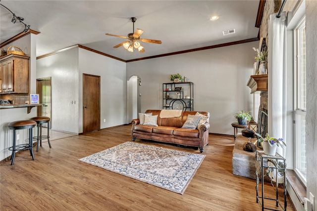 8701 Long Spur Trail, Edmond, OK 73034