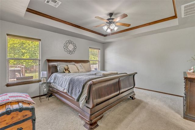 8701 Long Spur Trail, Edmond, OK 73034
