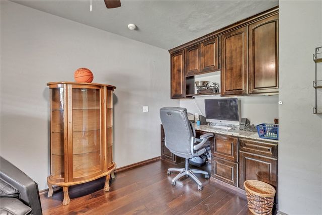 8701 Long Spur Trail, Edmond, OK 73034