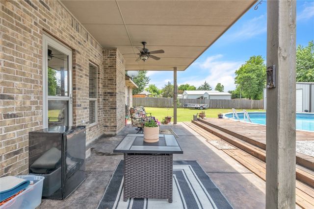 8701 Long Spur Trail, Edmond, OK 73034