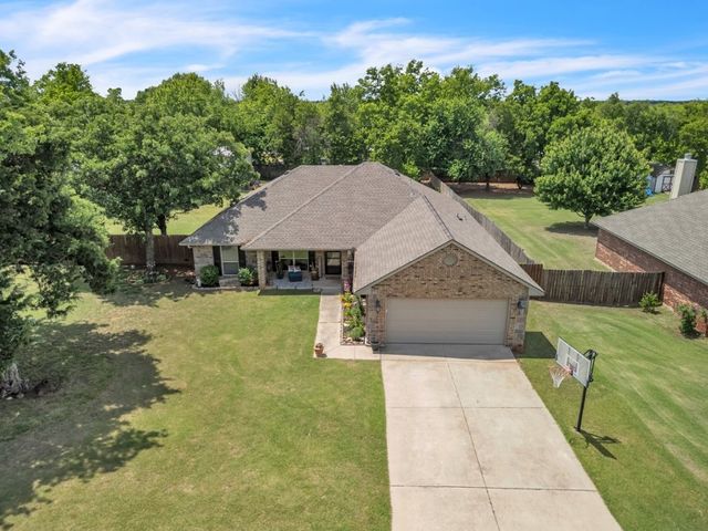 8701 Long Spur Trail, Edmond, OK 73034