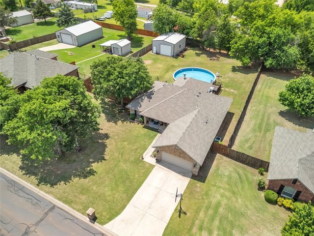 8701 Long Spur Trail, Edmond, OK 73034