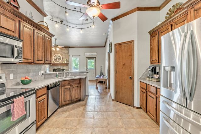 8701 Long Spur Trail, Edmond, OK 73034