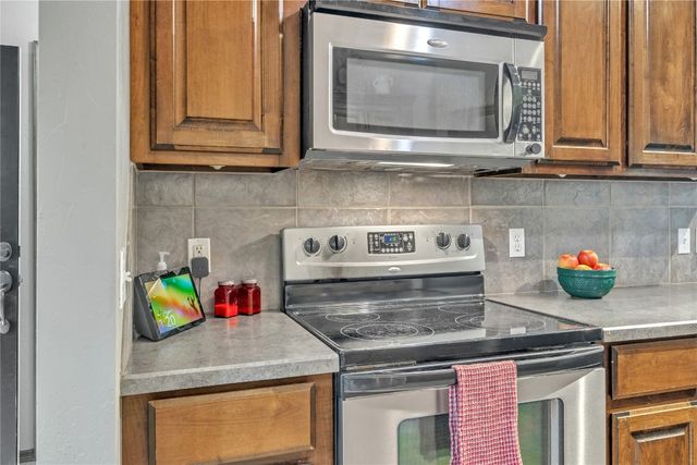 8701 Long Spur Trail, Edmond, OK 73034