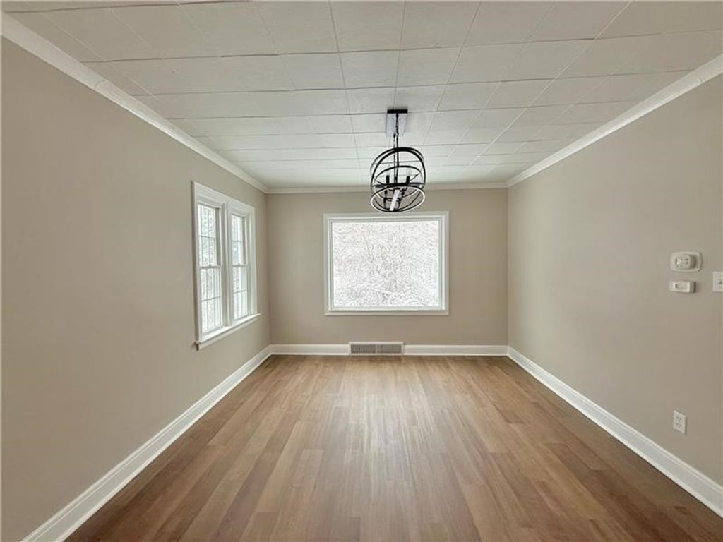 Image 4 of property listing at 310 W Meyer Ave, Neshannock Twp, PA 16105