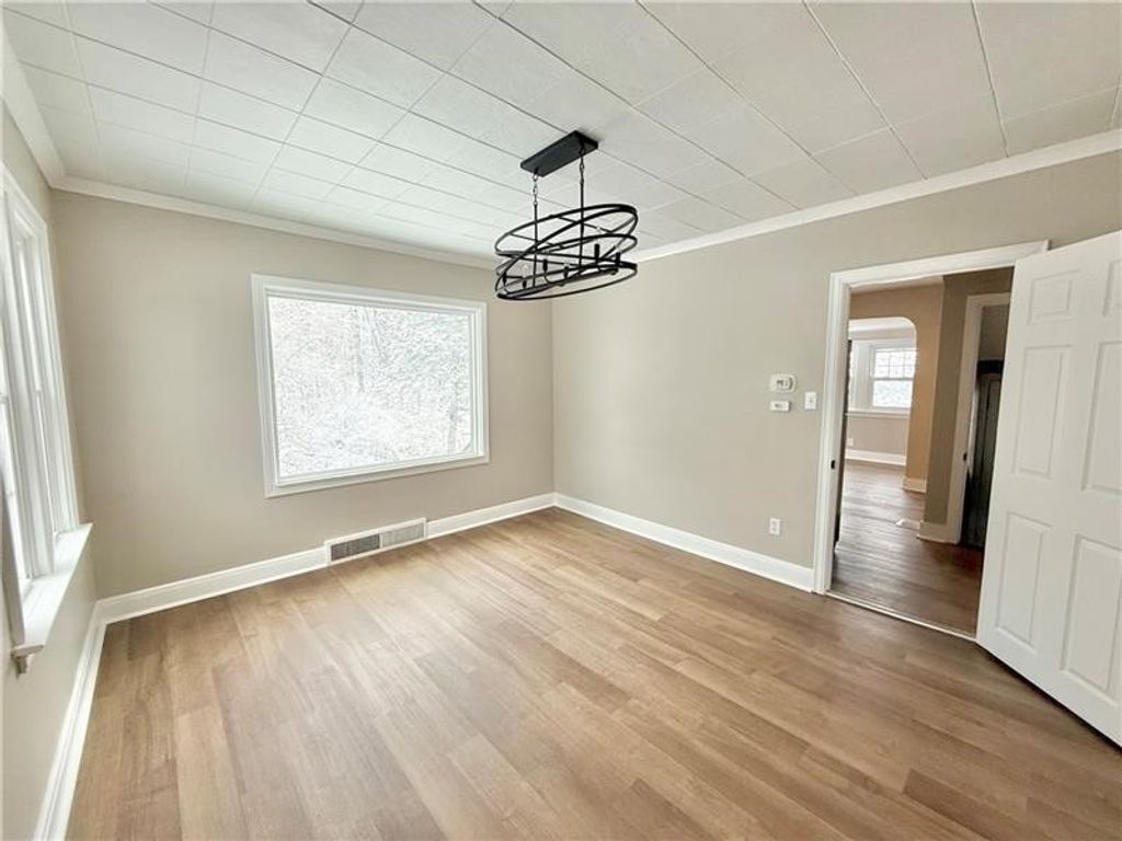 Image 5 of property listing at 310 W Meyer Ave, Neshannock Twp, PA 16105