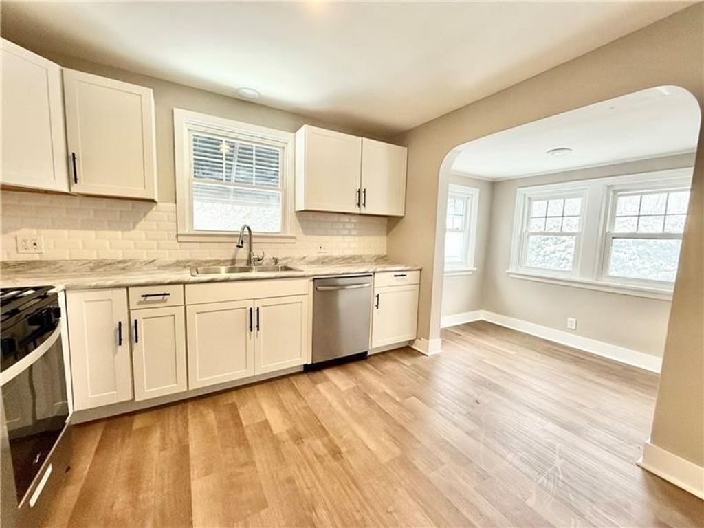 Image 6 of property listing at 310 W Meyer Ave, Neshannock Twp, PA 16105