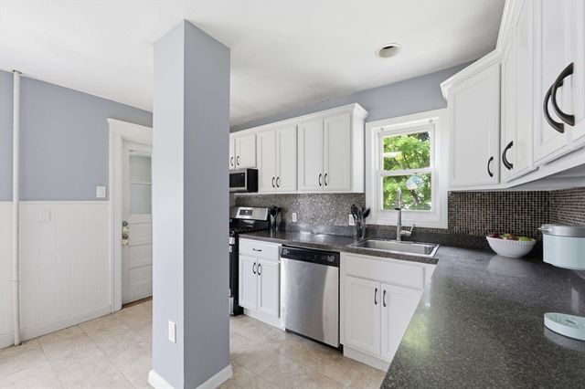 22 Lauf St, Worcester, MA 01602
