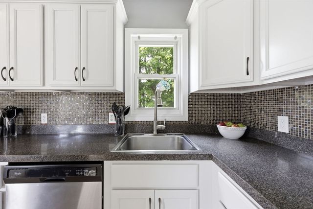 22 Lauf St, Worcester, MA 01602
