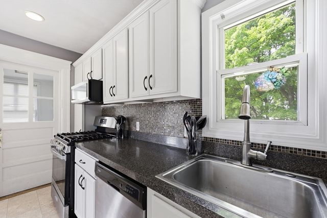 22 Lauf St, Worcester, MA 01602