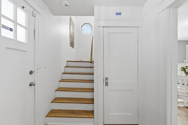 22 Lauf St, Worcester, MA 01602