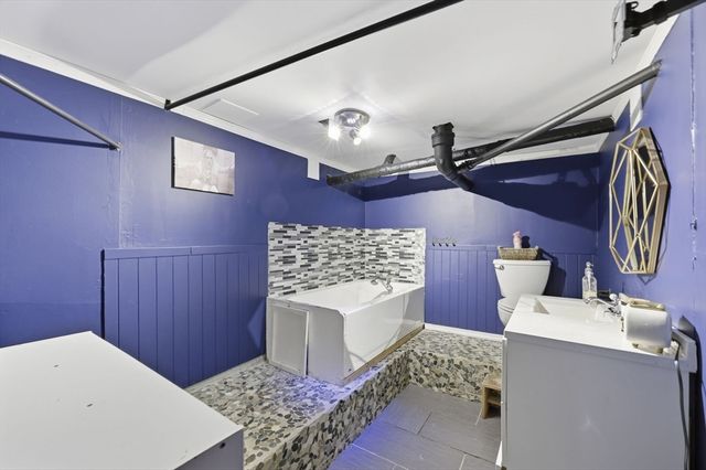 22 Lauf St, Worcester, MA 01602