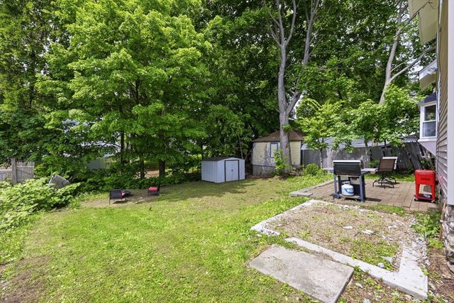 22 Lauf St, Worcester, MA 01602