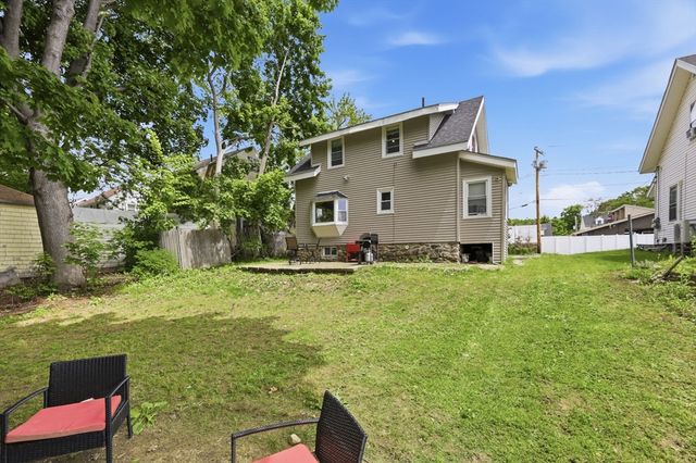 22 Lauf St, Worcester, MA 01602