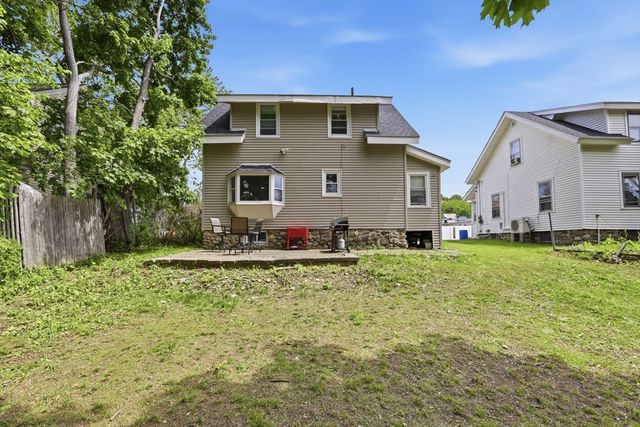22 Lauf St, Worcester, MA 01602
